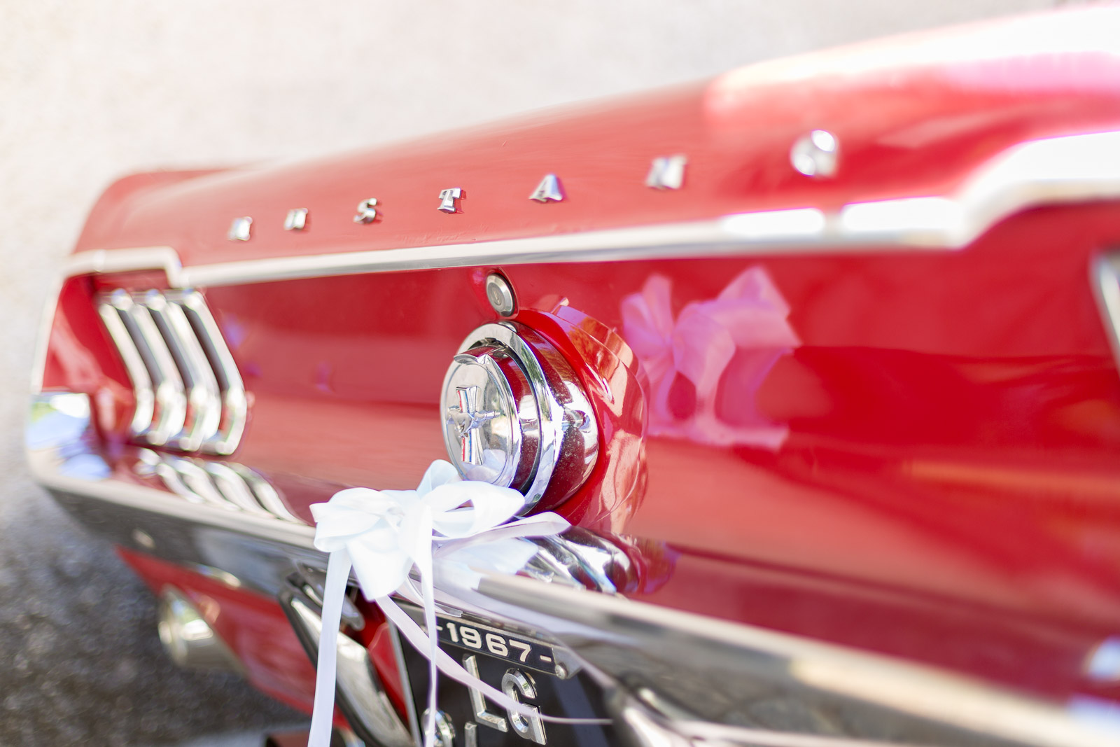 Mustang 1967 rouge et chromes. voiture de mariage portugal