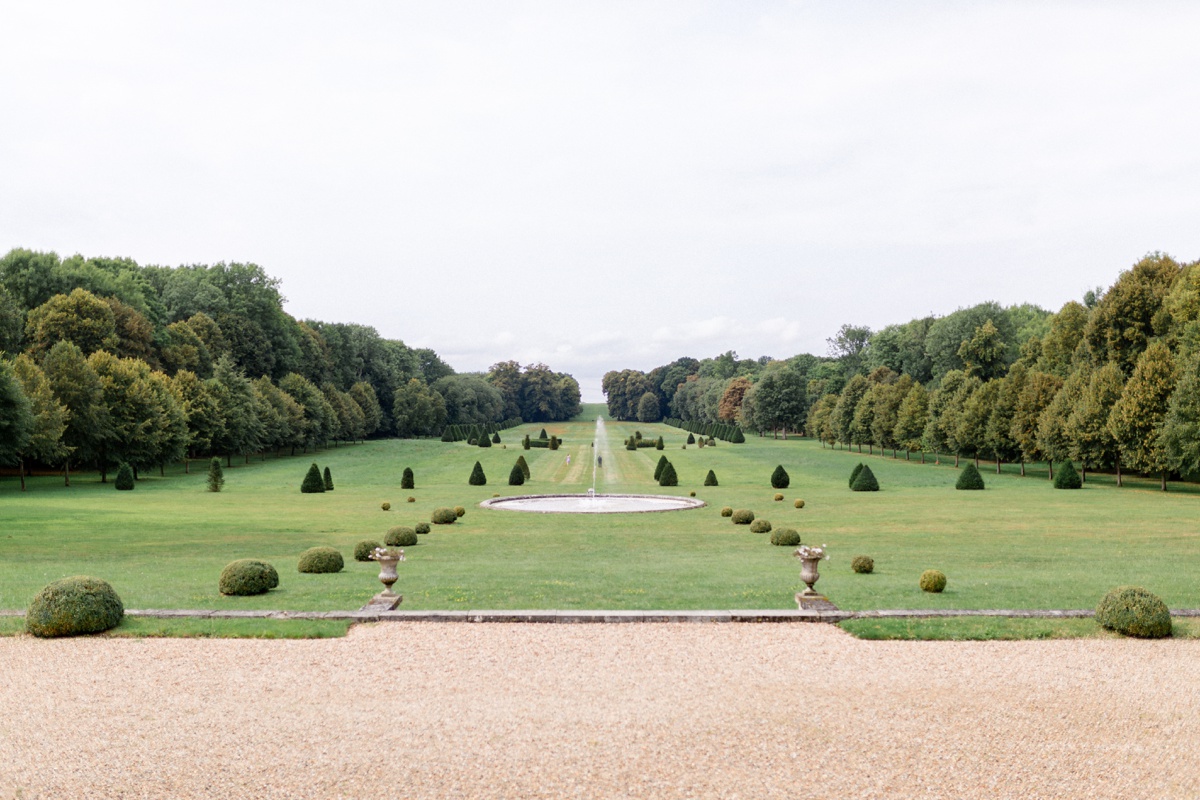 vue des Jardins Château Champlâtreux France. photographe domaine de mariage essonne yvelines
