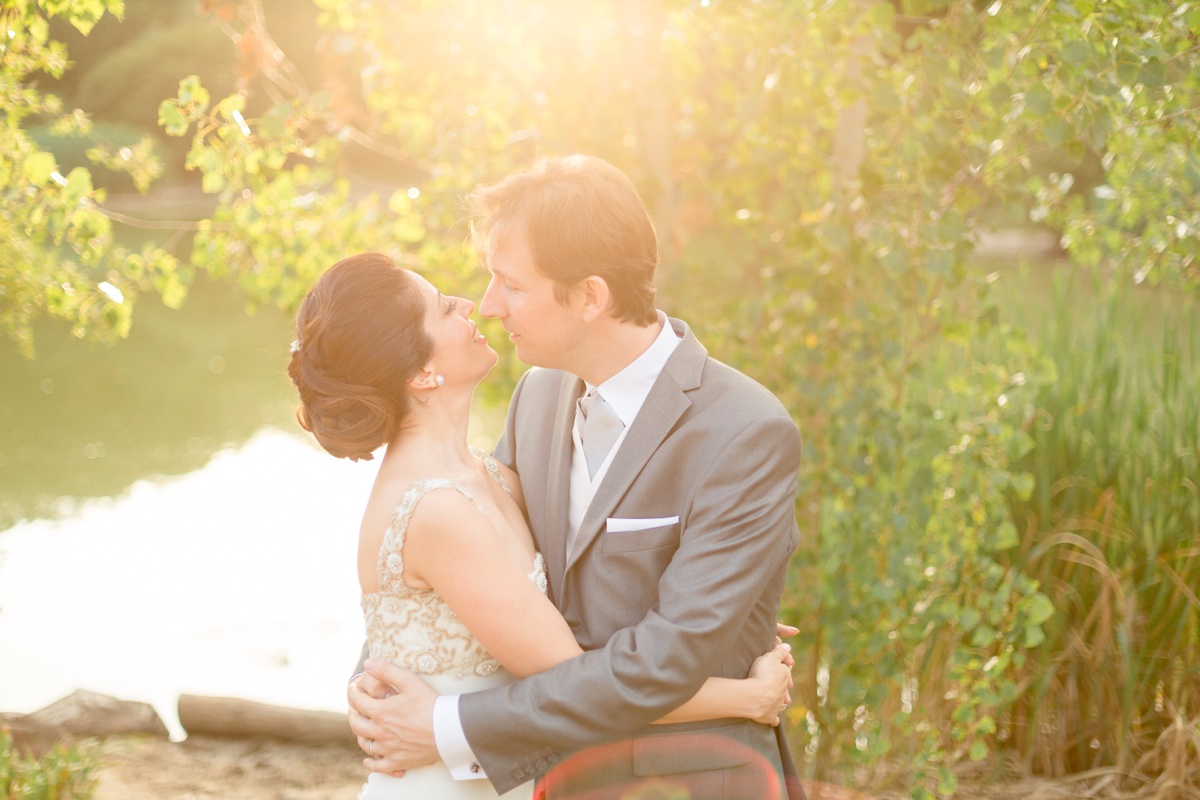 Baiser des mariés au coucher de soleil "la terrasses de l'étang" Meudon